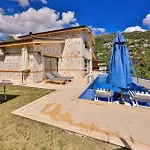 Luxury And Cosy Вілла *
