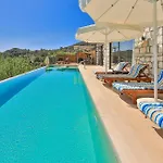 Luxury And Cosy Вілла *