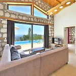 Luxury And Cosy Вілла
